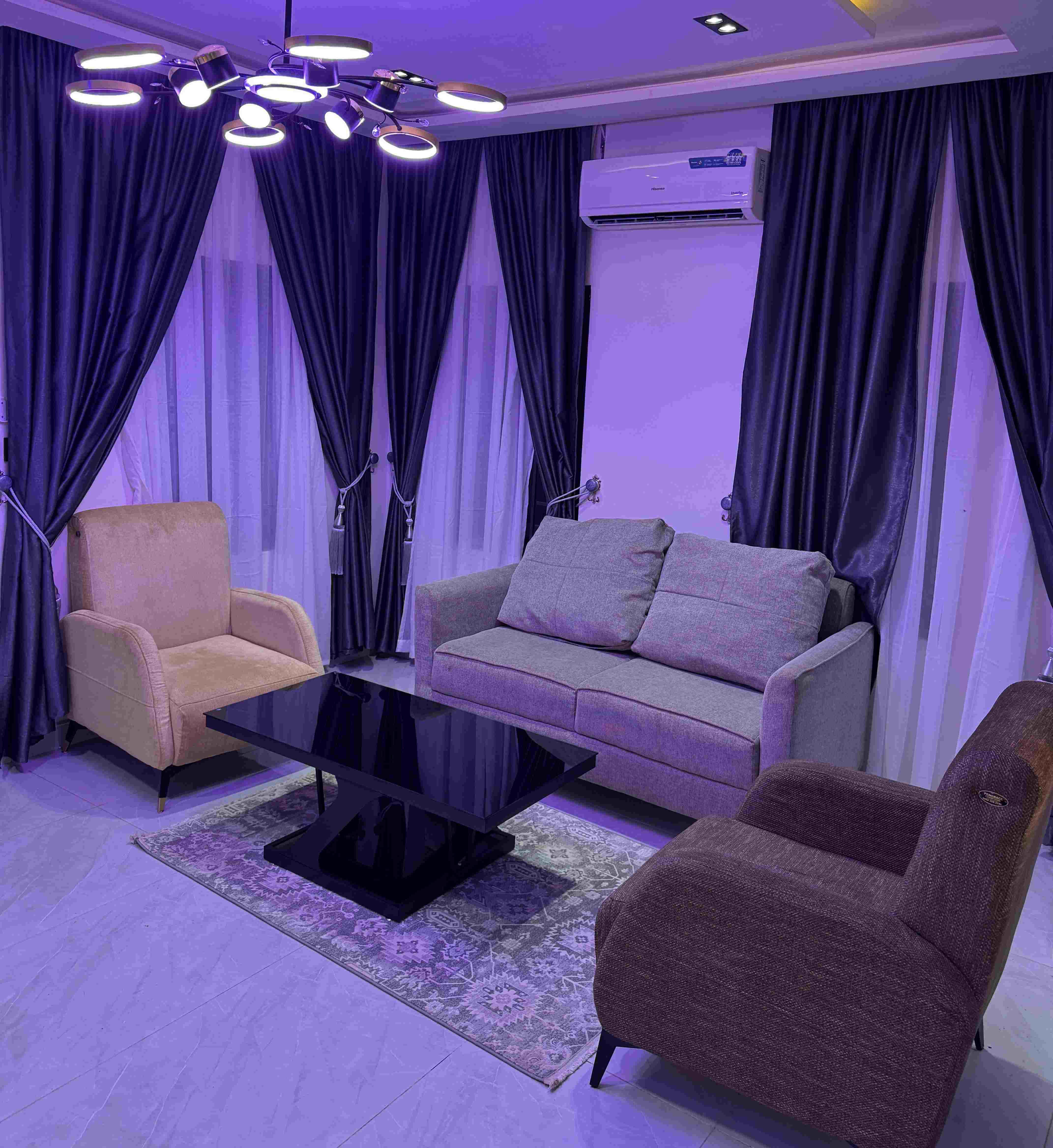 A refined workspace in a serviced residence